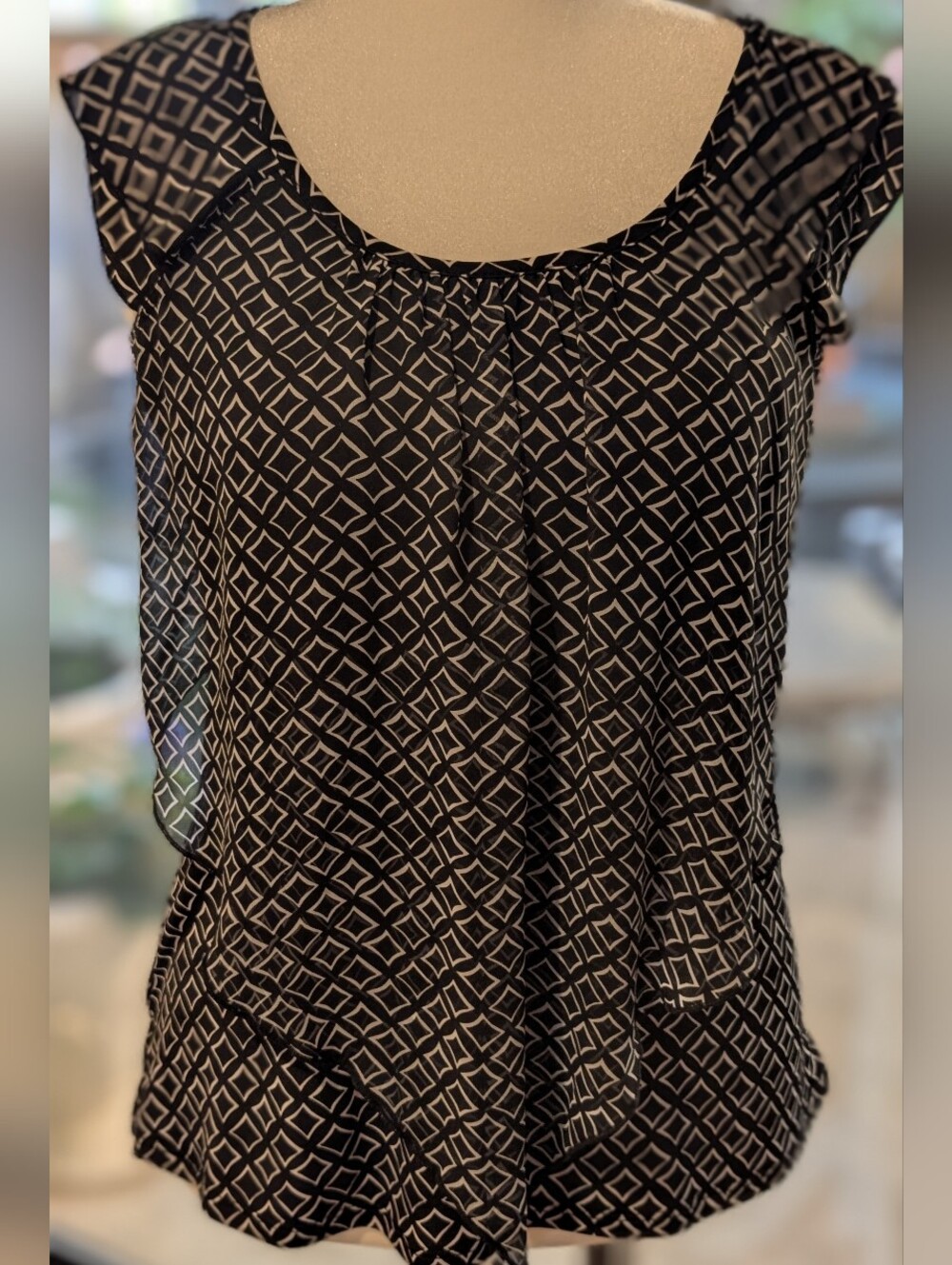 Roz & Ali  Black Geometric Cap-Sleeve Flattering Ruffle Over Tummy Detail